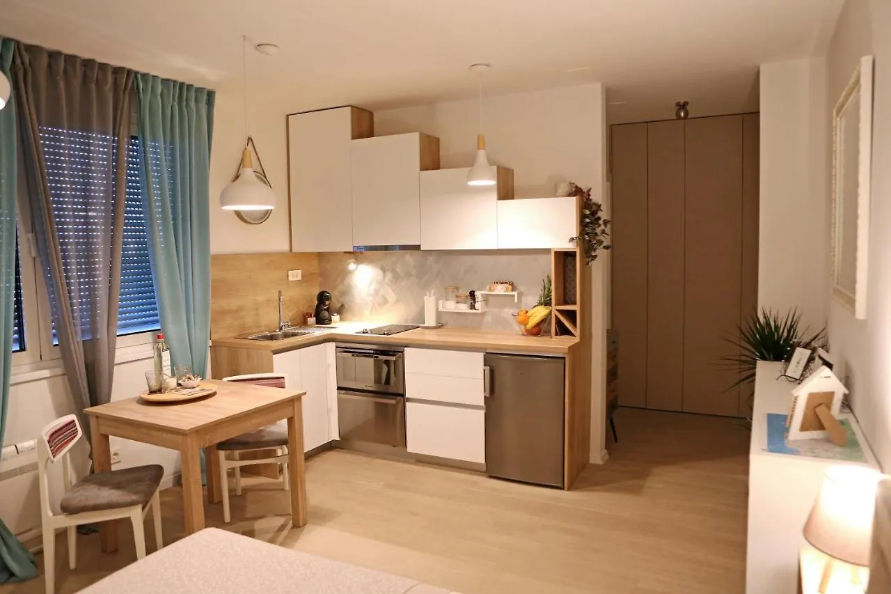 Studio Apartment Camino With Parking Zadar